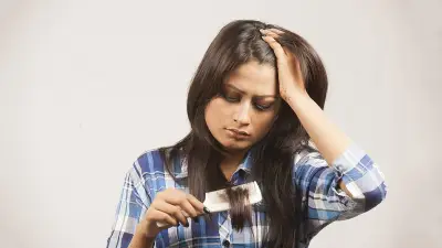 চুল পড়ার আসল কারণ: পুষ্টির ঘাটতি ও অন্যান্য বিষয়
