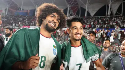 মাঝমাঠে হামজা চৌধুরী: বাংলাদেশ ফুটবলে নতুন সম্ভাবনার দ্বার