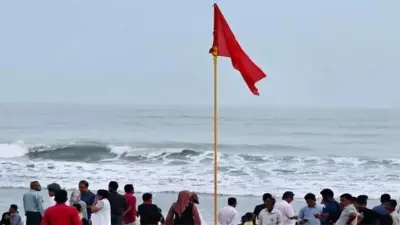 সব সমুদ্রবন্দরে ৩ নম্বর সংকেত: বাস চাপায় বৃদ্ধা নিহত