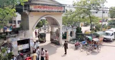 মিরপুরে ভ্যান থেকে পড়ে নারীর মৃত্যু