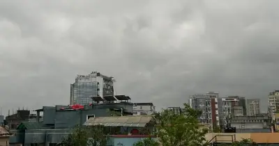 রাজধানীসহ দেশজুড়ে বৃষ্টিতে অফিসগামীদের চরম ভোগান্তি