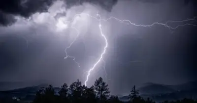 বজ্রপাতে বরিশালে দুই স্কুলের ১৬ শিক্ষার্থী-শিক্ষক আহত