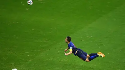 ফ্লাইং ডাচম্যান: ফন পার্সির উড়ন্ত হেডার বিশ্বকাপে