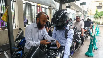 রাজধানীতে জ্বালানি তেলের লাইন কমেছে, স্বস্তি ফিরেছে চালকদের মাঝে