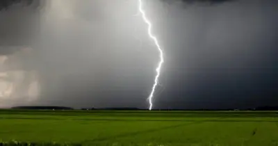 বজ্রপাতে ১৩ জনের মৃত্যু, আহত শিশু বেঁচেছে