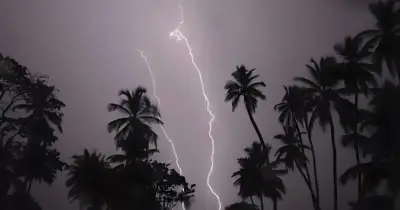 দেশের ৯ অঞ্চলে বজ্রবৃষ্টির আশঙ্কা, নদীবন্দরে সতর্ক সংকেত