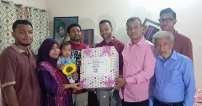 প্রধানমন্ত্রী তারেক রহমানের ফুল পাওয়া শিশুর পরিবারকে উপহার