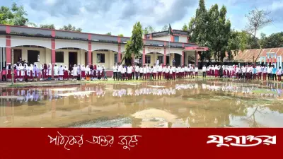 মাঠ সংস্কারের দাবিতে নীলফামারীতে শিক্ষার্থীদের ক্লাস বর্জন