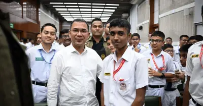 প্রধানমন্ত্রী তারেক রহমানের সঙ্গে প্রাক্তন কলেজের শিক্ষার্থীদের শুভেচ্ছা বিনিময়