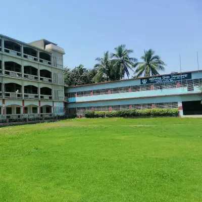 ফেনীতে এসএসসি পরীক্ষার্থীদের প্রবেশপত্র সংকট: অফিস সহকারীর টাকা নিয়ে পালানো