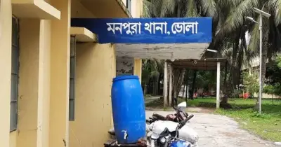 ভোলার মনপুরায় সংঘবদ্ধ ধর্ষণ ও লুটপাট: বাবাকে কুপিয়ে জখম, এক আসামি গ্রেপ্তার