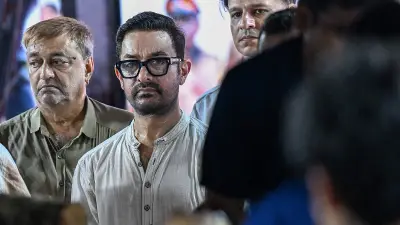 আশা ভোসলের শেষকৃত্যে হাজারো মানুষের সমাগম, বলিউড তারকাদের উপস্থিতি