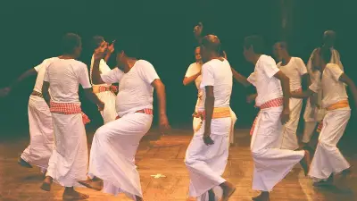 মধ্যযুগে বাংলার ইসলামি শিল্প-পরিবেশনা: ইউসুফ-জোলেখা থেকে পীরের গান