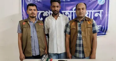 আশুলিয়ায় সন্ত্রাসী গ্রেফতার: বিদেশি অস্ত্র ও ডাকাতির সরঞ্জামসহ আটক