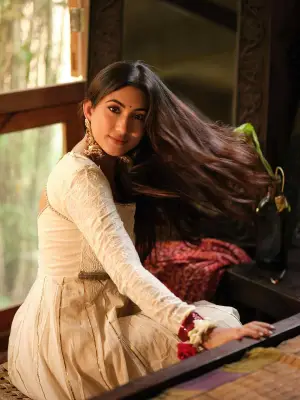 বাংলাদেশি তারকারা শাড়িতে উৎসবের রঙে সেজেছেন, দেখা মিলেছে নানান ফ্যাশনে