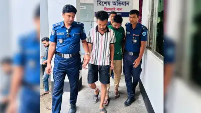 বনানীতে বহুতল ভবনে আগুন, ব্যবসায়ীকে কুপিয়ে টাকা লুট, সেনাসদস্যসহ গ্রেপ্তার ২