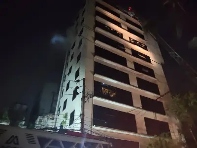 বনানীর ১১ তলা ভবনে আগুন নিয়ন্ত্রণে, ফায়ার সার্ভিসের সাত ইউনিট মোতায়েন