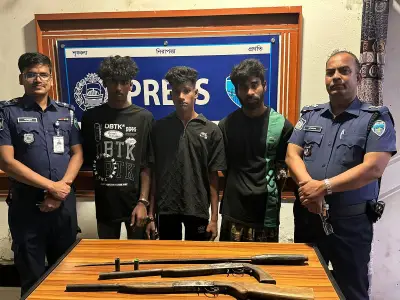চট্টগ্রামের সাতকানিয়ায় ডাকাতি প্রস্তুতির সময় অস্ত্রসহ তিন যুবক গ্রেপ্তার