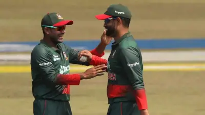 বজ্রপাতে ঝিনাইদহে গৃহবধূর মৃত্যু, মানিকগঞ্জে দুর্নীতির মামলায় সাবেক মেয়র কারাগারে