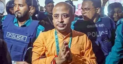 চিন্ময় কৃষ্ণ দাসের জমি দখল মামলায় জামিন, তবে আইনজীবী হত্যাসহ অন্যান্য মামলায় আটক