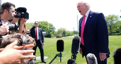 ট্রাম্পের দাবি: ইরানের সমৃদ্ধ ইউরেনিয়াম যুক্তরাষ্ট্রের কাছে রাখতে চায় তেহরান, চুক্তির কাছাকাছি অবস্থান