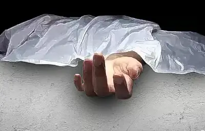 অটোরিকশার চাকায় পেঁচিয়ে ওড়না, গলায় ফাঁস লেগে নারীর মৃত্যু