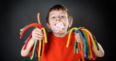 অতিরিক্ত চিনি শিশুর মস্তিষ্কের বিকাশ ও আচরণে নেতিবাচক প্রভাব ফেলে