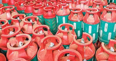 এলপিজির দাম আবারো বাড়ল: এক মাসে দ্বিতীয়বার, সিলিন্ডারে ২১২ টাকা বেশি