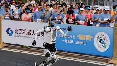 বেইজিং হাফ ম্যারাথনে মানবাকৃতির রোবটের অভূতপূর্ব বিজয়: কল্পনা বাস্তবে রূপান্তর