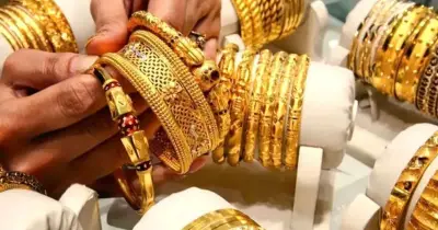 বিশ্ববাজারে ডলারের শক্তিশালী অবস্থান ও হরমুজ প্রণালি উত্তেজনায় স্বর্ণের দামে পতন