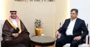 সৌদি রাষ্ট্রদূতের সঙ্গে স্বরাষ্ট্রমন্ত্রীর বৈঠক: পাসপোর্ট ইস্যু ও বিনিয়োগে সহযোগিতা আলোচনা