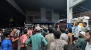 জাহাঙ্গীরনগর বিশ্ববিদ্যালয়ের বাসচালক মারধরের প্রতিবাদে শিক্ষার্থীদের বিক্ষোভ, পুলিশের আশ্বাস