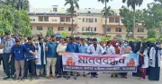 রাজশাহী মেডিকেল কলেজ হাসপাতালে ইন্টার্ন চিকিৎসকদের কর্মবিরতি ও মানববন্ধন