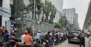 জ্বালানি তেল ও এলপিজি মূল্যবৃদ্ধিতে ভোক্তাদের দ্বিগুণ চাপ, পাম্পে লাইন কমেনি