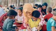 বরিশালে গাছের ছায়ায় ‘আমাদের পাঠশালা’, সুবিধাবঞ্চিত শিশুদের শিক্ষার আলো ছড়াচ্ছে স্বেচ্ছাসেবীরা