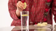 গরমে সুস্থ থাকতে লেবু পানির অসাধারণ উপকারিতা