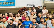 জবি ক্যাম্পাসে 'গুপ্ত রাজনীতি' বিরোধী দেওয়াল লিখন, চট্টগ্রাম সংঘর্ষের প্রতিবাদ