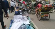 তাপপ্রবাহে বিপর্যস্ত রাজধানীর ফুটপাতের ব্যবসায়ী ও ভাসমান মানুষ
