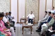প্রধানমন্ত্রীর সঙ্গে বিশ্বসাহিত্য কেন্দ্রের প্রতিষ্ঠাতার বৈঠক