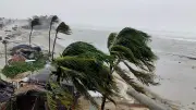 ২ অঞ্চলে ঝড়ের আভাস, নদীবন্দরে সতর্কসংকেত