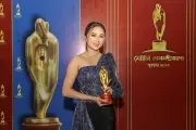 তৃতীয় বর্ষে এসে পুরস্কার হাতে পেলেন শাম্মি ইসলাম নীলা