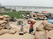 ভৈরব মোকামে ধানের দাম কমছে, কৃষকেরা হতাশ