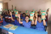 প্রাথমিক বিদ্যালয়ে শিশুদের পুষ্টিকর খাবার বিতরণ