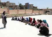 তালেবানের নিষেধাজ্ঞায় আফগানিস্তান হারাতে পারে ২৫ হাজারের বেশি নারী শিক্ষক ও স্বাস্থ্যকর্মী