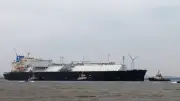 যুদ্ধ শুরুর পর প্রথমবার হরমুজ অতিক্রম করলো এলএনজি ট্যাংকার