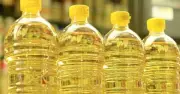 বাজারে সয়াবিন তেলের সরবরাহ সংকট, আমদানি অর্ধেকে নেমেছে