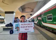 চলন্ত ট্রেনে পাথর নিক্ষেপ: নিরাপদ যাত্রা চায় যাত্রীরা