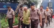 সাবেক মন্ত্রী কামরুল ইসলাম ট্রাইব্যুনালে আসতে অস্বীকৃতি, পরে আনা হল
