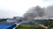 ডেমরায় কারখানায় আগুন, নিয়ন্ত্রণে ফায়ার সার্ভিসের ৪ ইউনিট
