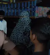 বোরকা পরে তেল নিতে এসে ধরা পড়লেন যুবক, নওগাঁর ফিলিং স্টেশনে উত্তেজনা